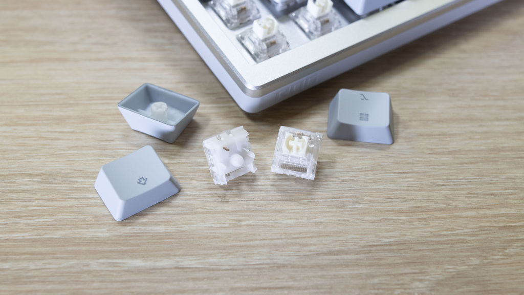 ASUS ROG Azoth switches
