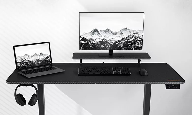 COUGAR E-STAR : un bureau de jeu réglable 1 COUGAR E STAR Couv