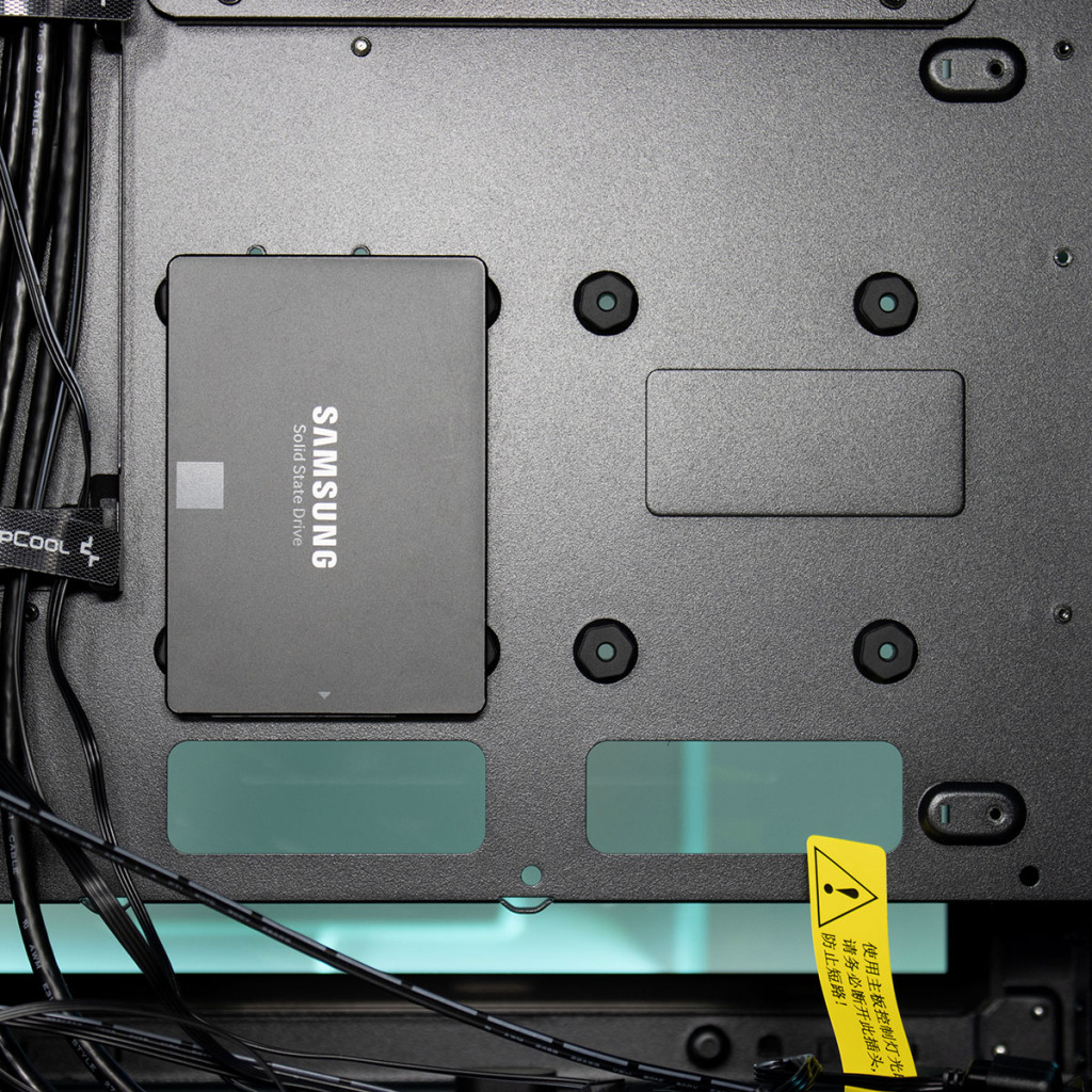 DeepCool CH780 emplacement SSD 1