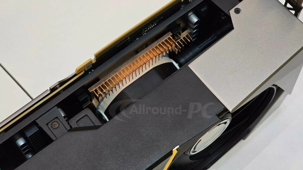 MSI GeForce RTX 4090 SUPRIM FUZION : refroidissement liquide, 4,5 emplacements 3 MSI GeForce RTX 4090 SUPRIM FUZION 2