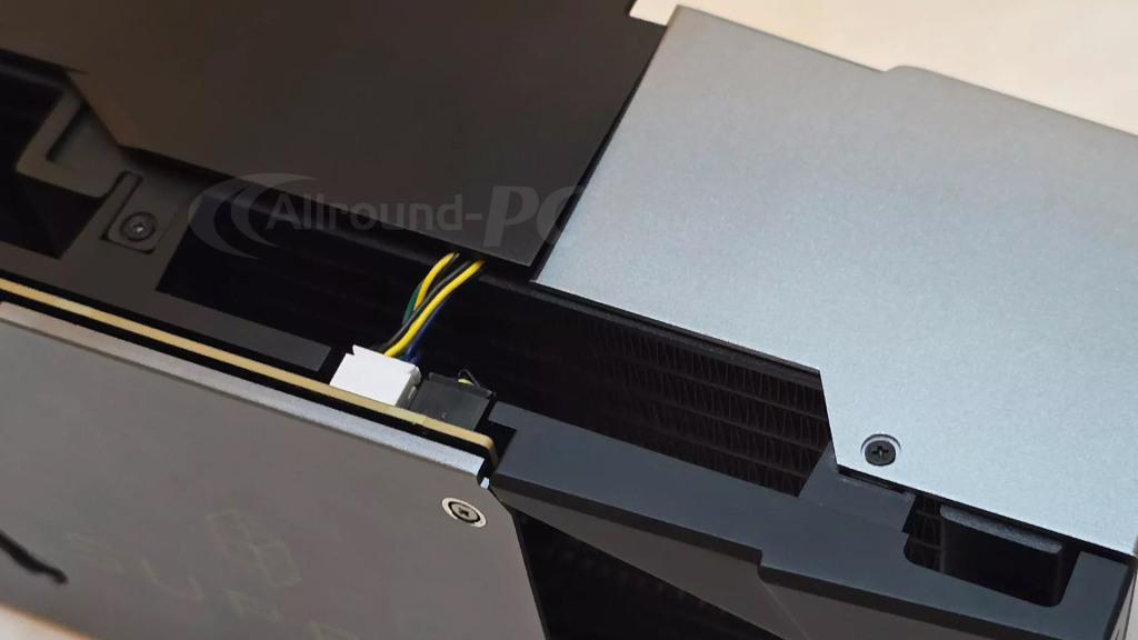 MSI GeForce RTX 4090 SUPRIM FUZION : refroidissement liquide, 4,5 emplacements 5 MSI GeForce RTX 4090 SUPRIM FUZION 4