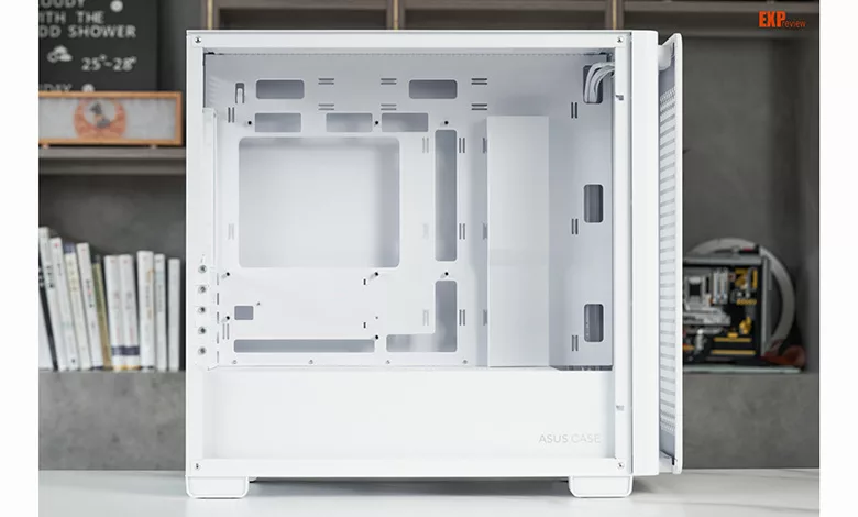 ASUS modifie un peu son boîtier A23 pour optimiser l'airflow et le rendre un peu plus ludique 4 ASUS A23 2