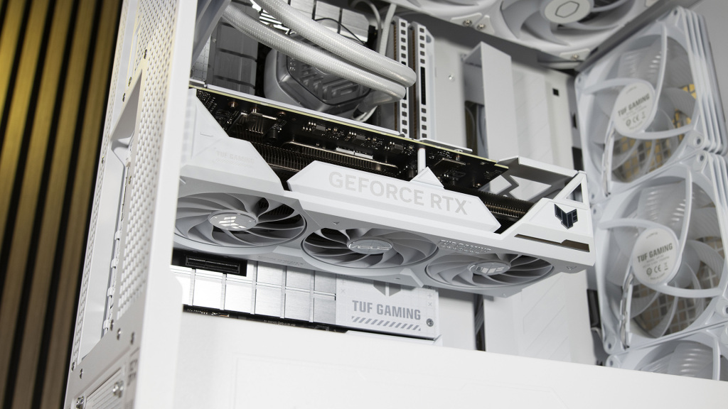 ASUS TUF Gaming GT302 ARGB : Revue complète et build avec carte mère BTF 64 ASUS TUF Gaming GT302 ARGB RTX 4070 Ti SUPER 1