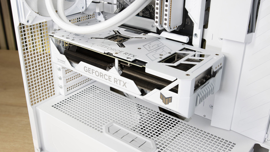 ASUS TUF Gaming GT302 ARGB : Revue complète et build avec carte mère BTF 65 ASUS TUF Gaming GT302 ARGB RTX 4070 Ti SUPER 3