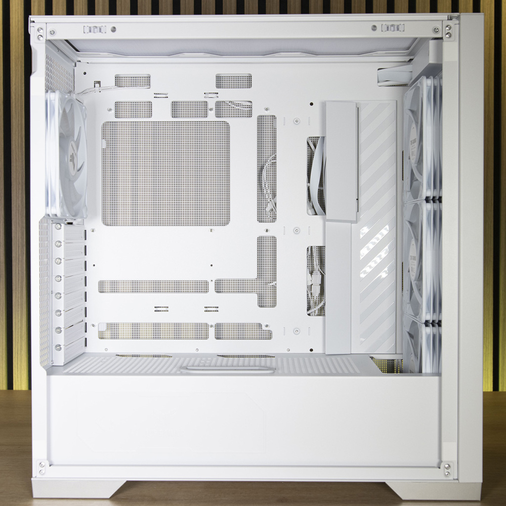 ASUS TUF Gaming GT302 ARGB : Revue complète et build avec carte mère BTF 36 ASUS TUF Gaming GT302 ARGB barre à droite EATX