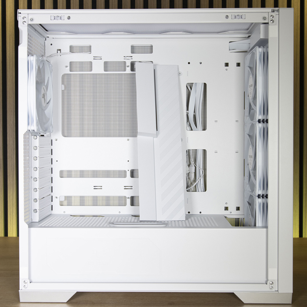 ASUS TUF Gaming GT302 ARGB : Revue complète et build avec carte mère BTF 37 ASUS TUF Gaming GT302 ARGB barre amovible