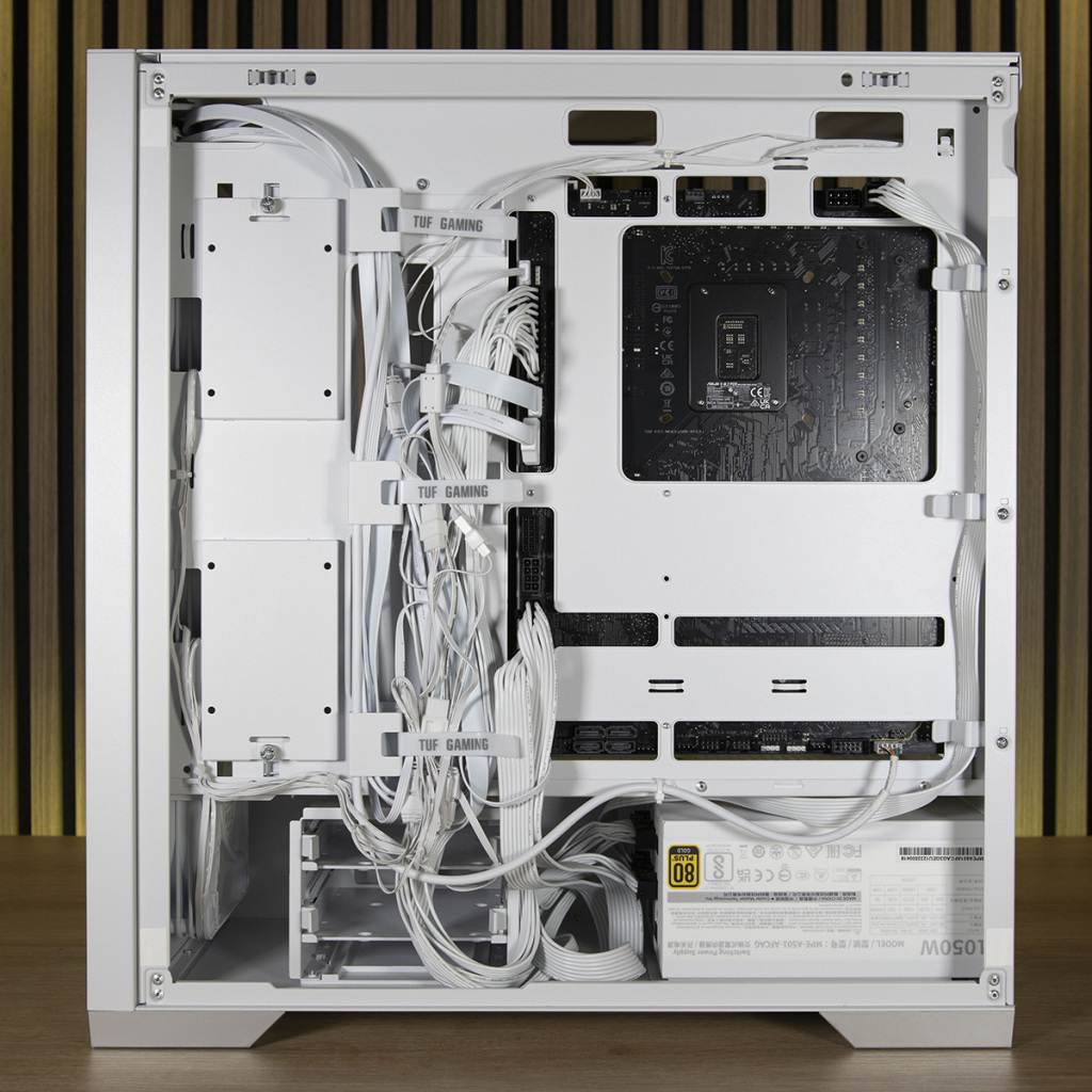 ASUS TUF Gaming GT302 ARGB : Revue complète et build avec carte mère BTF 59 ASUS TUF Gaming GT302 ARGB câble management