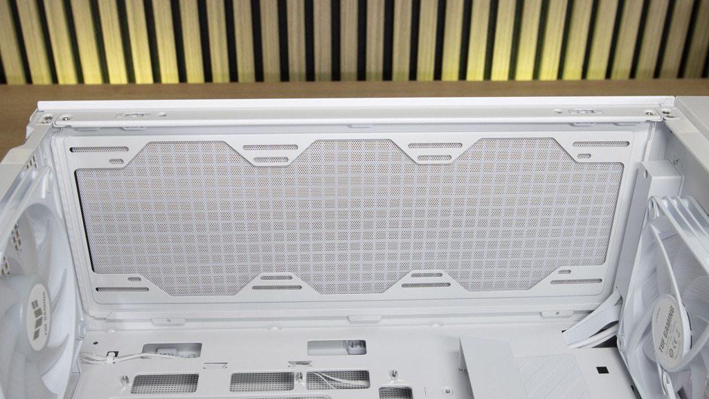 ASUS TUF Gaming GT302 ARGB : Revue complète et build avec carte mère BTF 41 ASUS TUF Gaming GT302 ARGB support ventilateurs supérieur