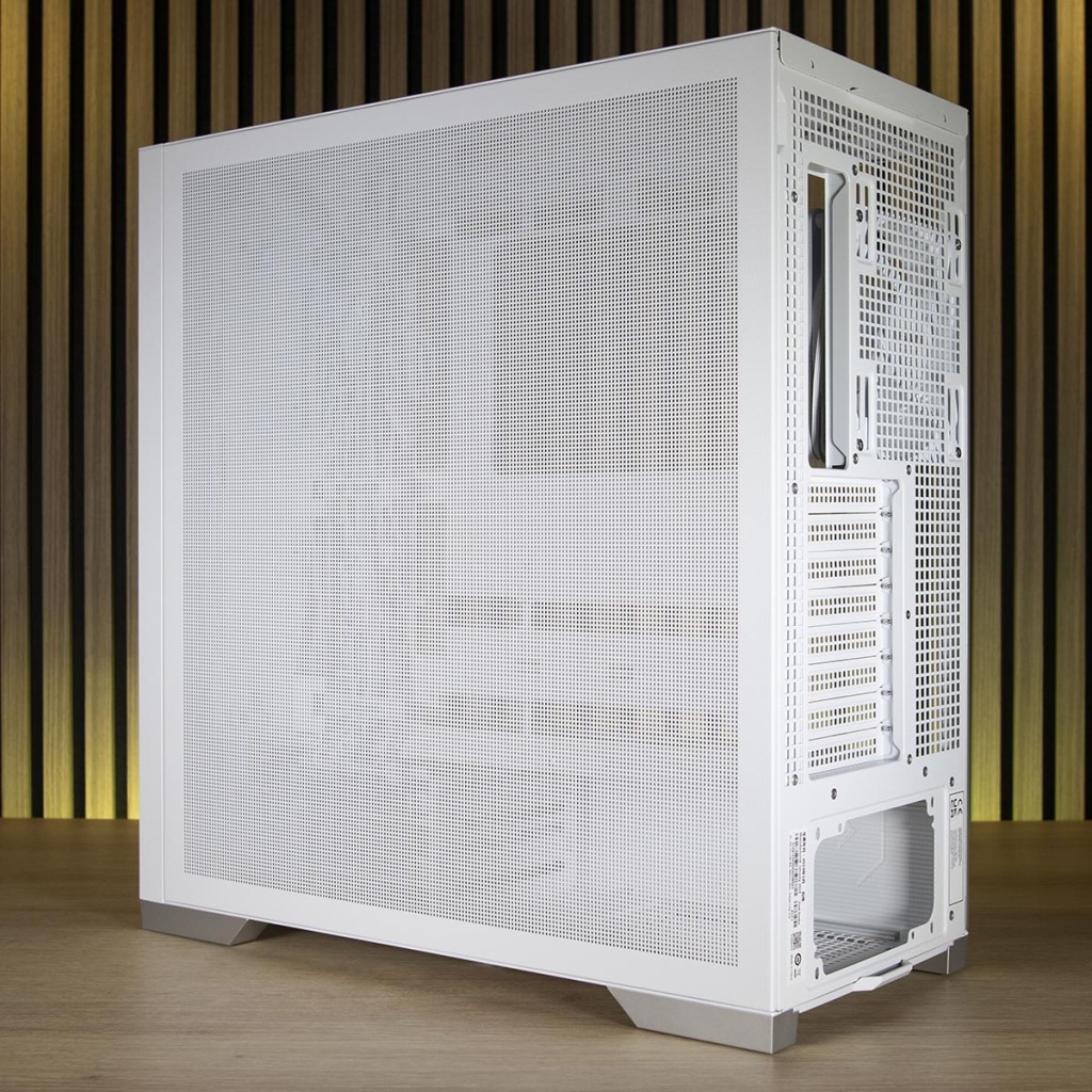 ASUS TUF Gaming GT302 ARGB : Revue complète et build avec carte mère BTF 12 ASUS TUF Gaming GT302 ARGB trois quarts arrière
