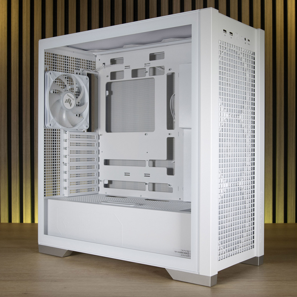 ASUS TUF Gaming GT302 ARGB : Revue complète et build avec carte mère BTF 8 ASUS TUF Gaming GT302 ARGB trois quarts façade