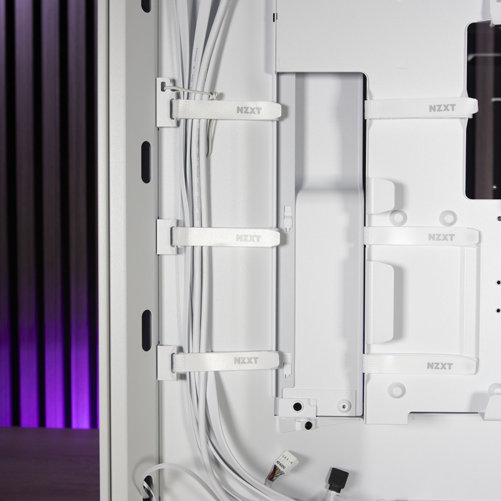 NZXT H7 Flow RGB chemin de câbles