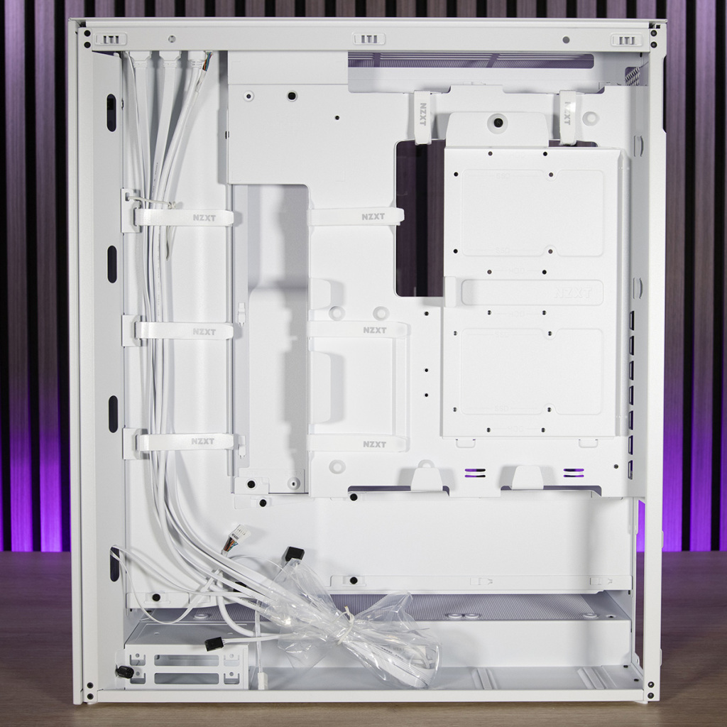 NZXT H7 Flow RGB inétrieur droit