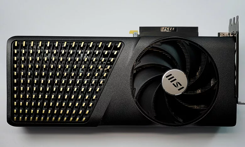 Une MSI RTX 4080 SUPER EXPERT prend la pose 1 RTX 4080 SUPER EXPERT Couv