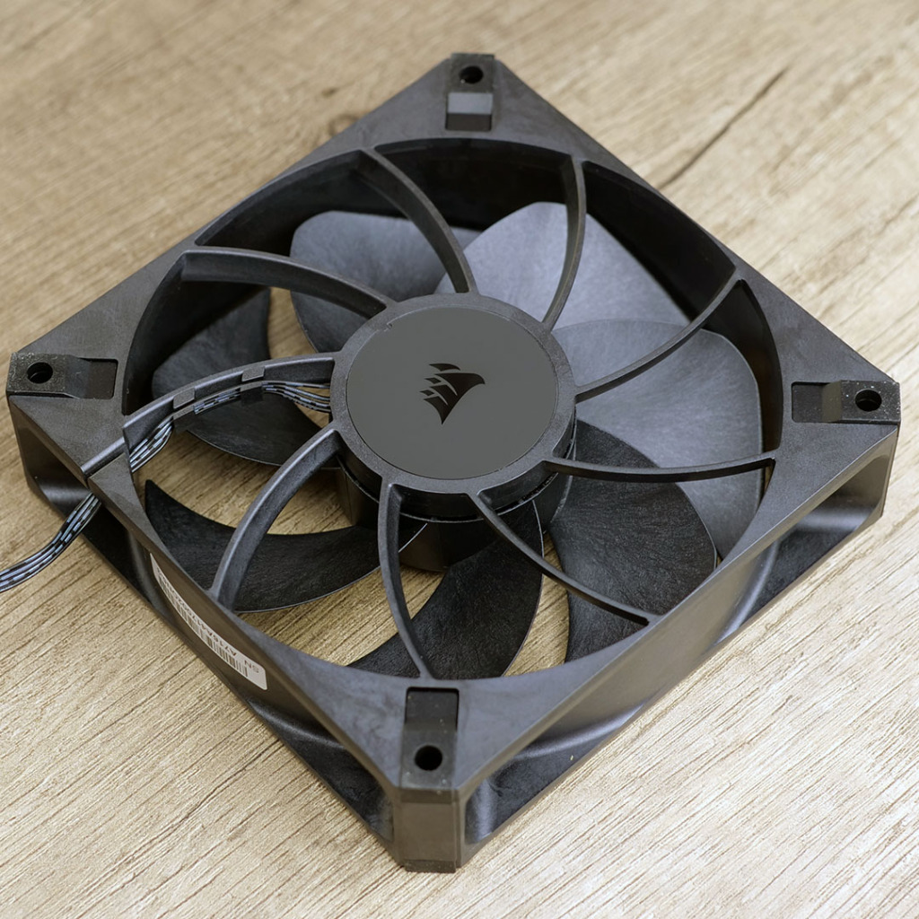 corsair rs120 max detail 02