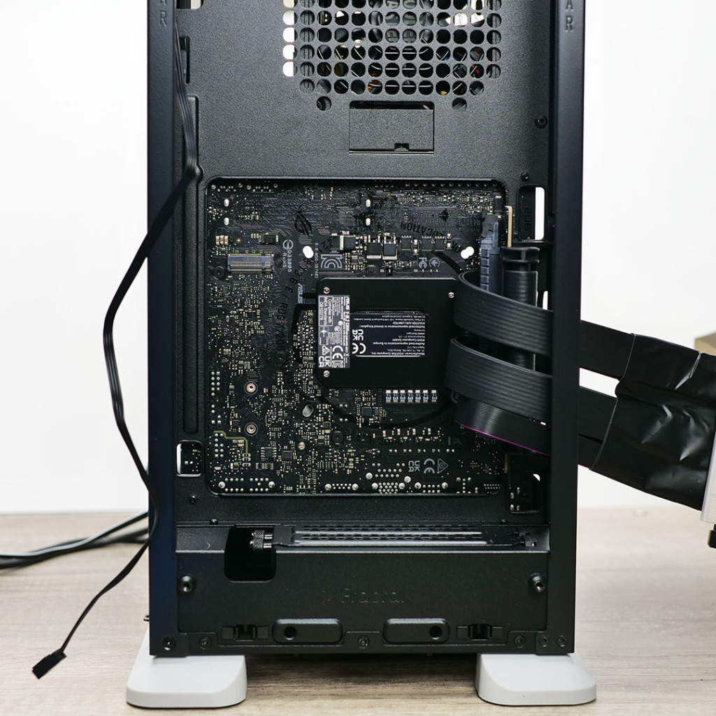 fractal mood back mobo