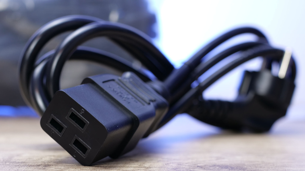 nzxt c1500 dc c19 1370mm