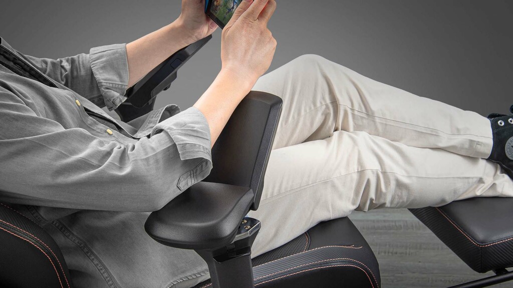 COUGAR ARMOR EVO M : la chaise de jeu ARMOR EVO en mieux ! 4 COUGAR ARMOR EVO M accoudoirs