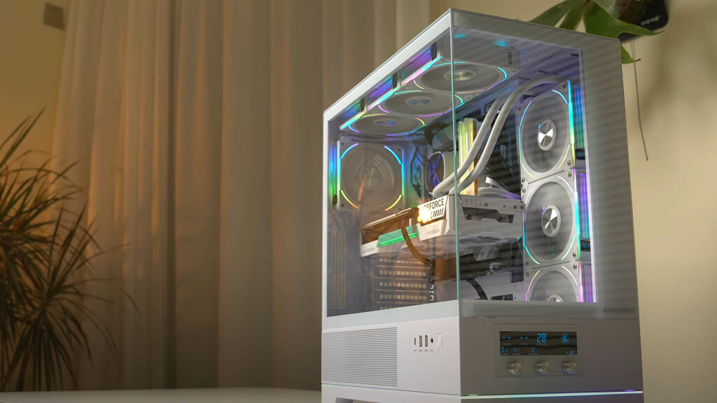 ENERMAX Pano D58 : un boîtier ATX aquarium avec panneau de commande en façade 6 ENERMAX Pano D58 global 1