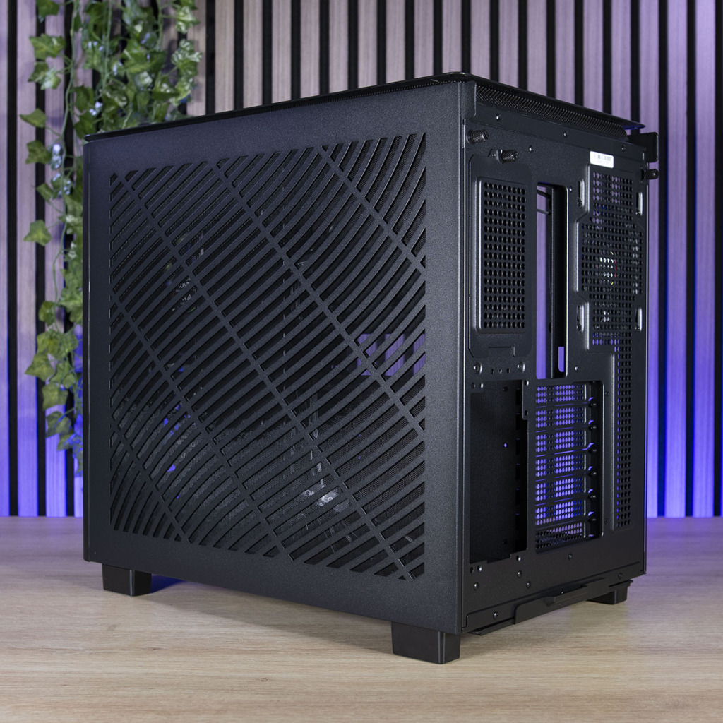 MONTECH KING 95 PRO trois quarts arrière