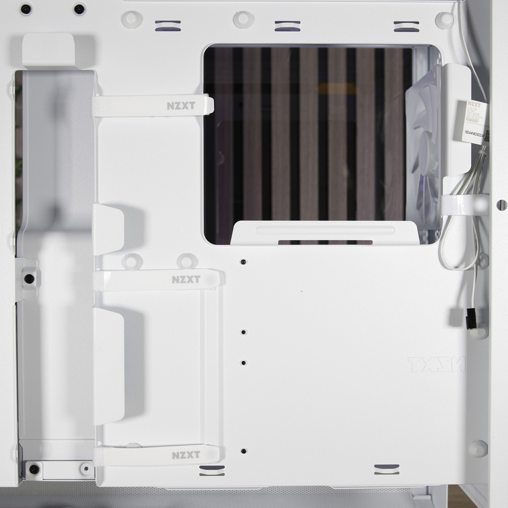 NZXT H5 Flow RGB dos carte mère