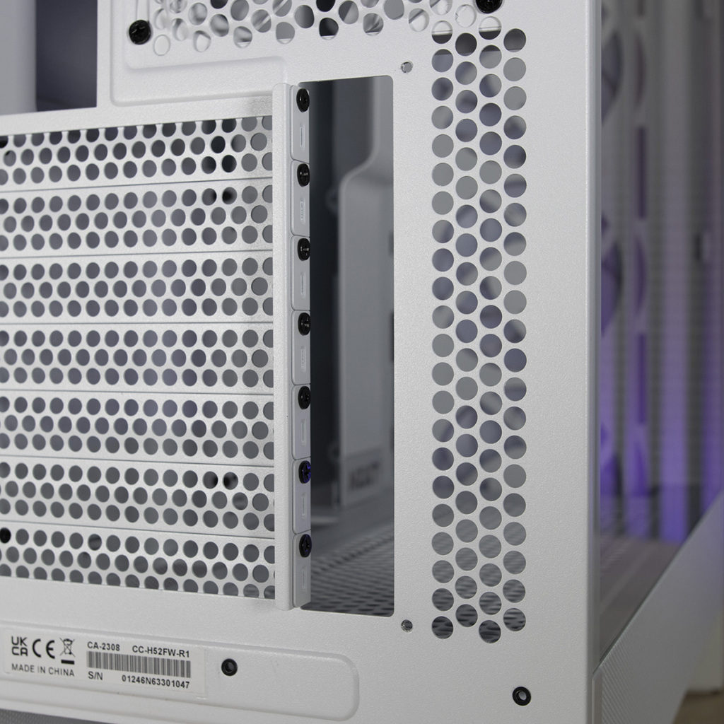 NZXT H5 Flow RGB retention équerres PCIe 2