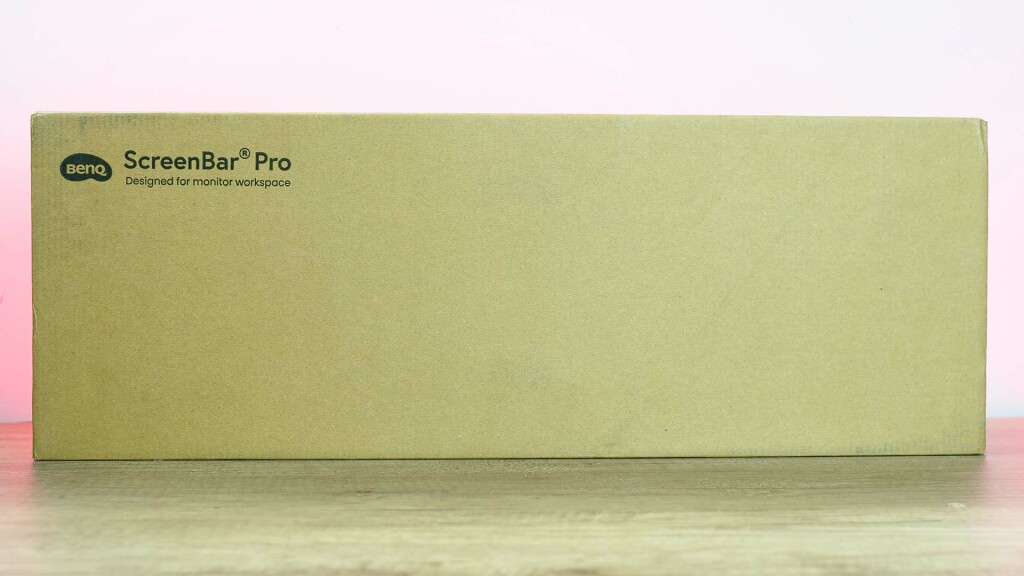 À la Découverte de la BenQ ScreenBar Pro : Un Eclairage de Bureau Innovant 2 benq screenbar pro box