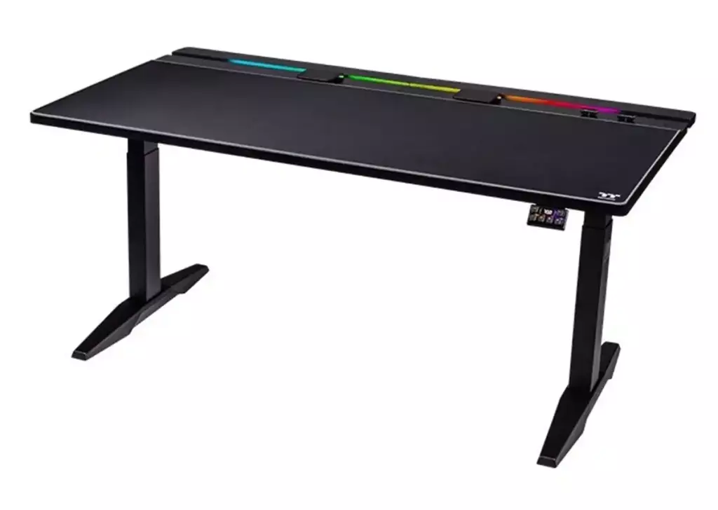 Thermaltake G700 RGB, le bureau gaming se dévoile à 1000 € 2 bureau gaming thermaltake g700 rgb 1