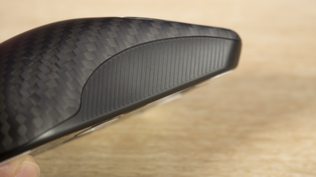 ASUS ROG HARPE ACE EXTREME grip côté droit