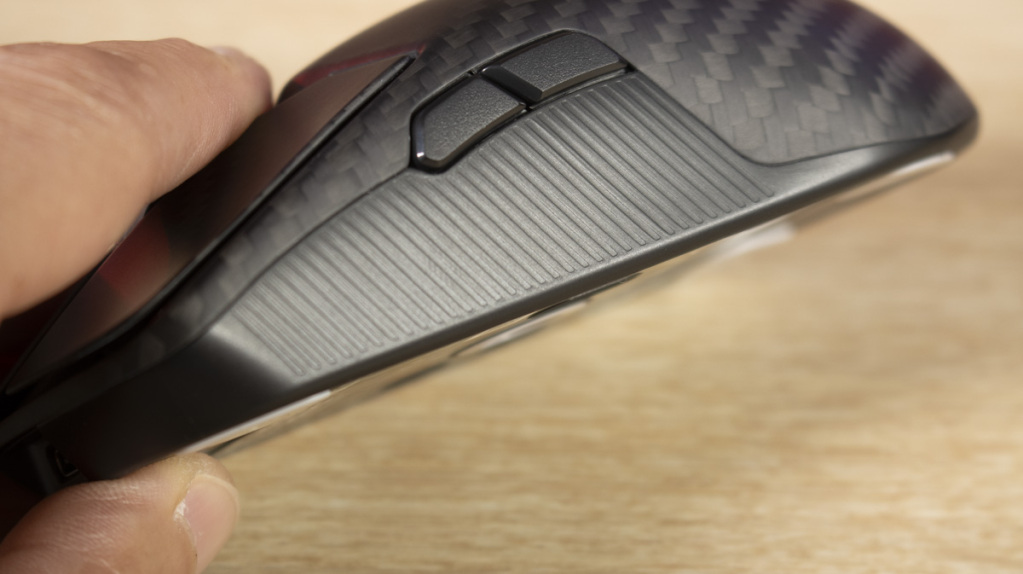 ASUS ROG HARPE ACE EXTREME grip côté gauche