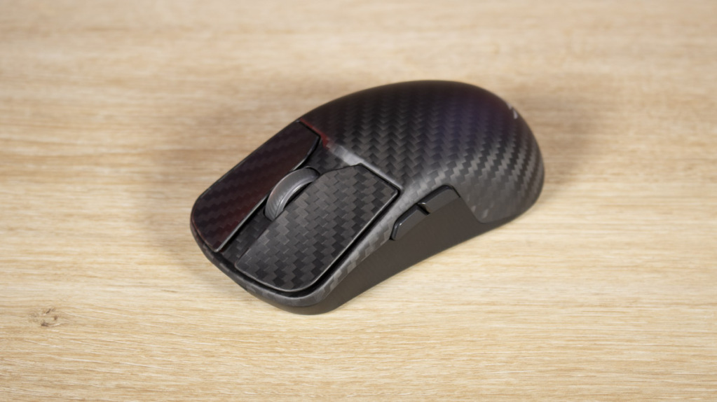 ASUS ROG HARPE ACE EXTREME trois quarts 1