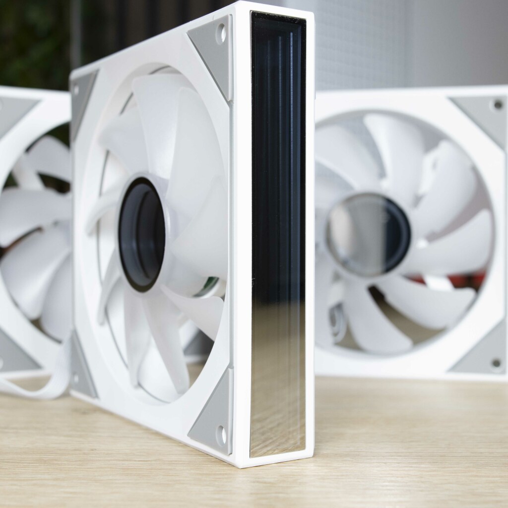 LYTEK LA120 ARGB effet miroir côté