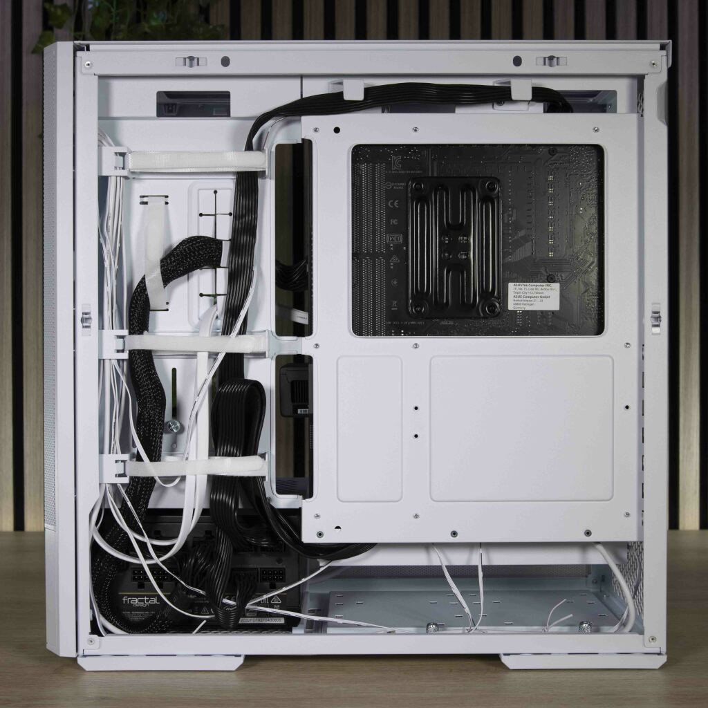 Lian Li Lancool 207 câble management