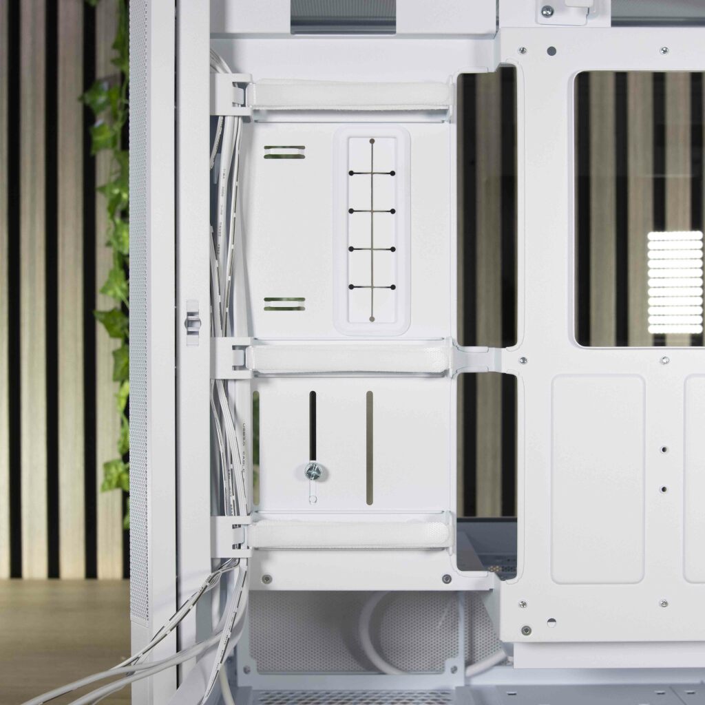 Lian Li Lancool 207 chemin de câbles