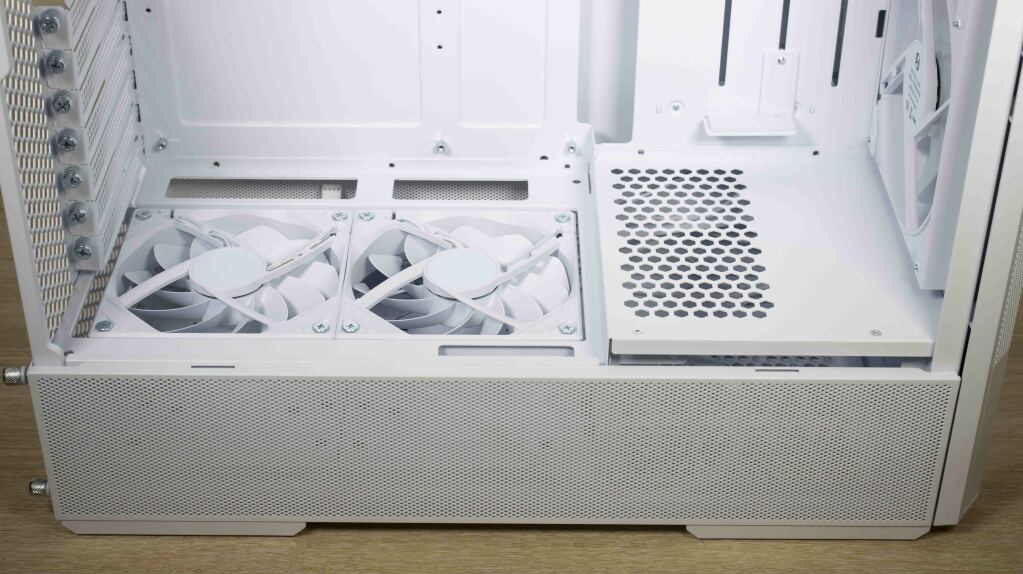 Lian Li Lancool 207 intérieur bas