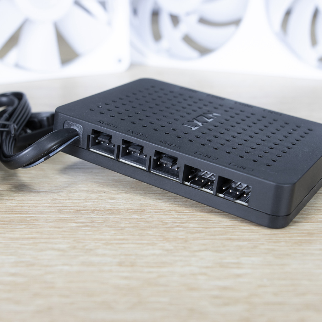 NZXT RGB Fan controleur connectiques 2