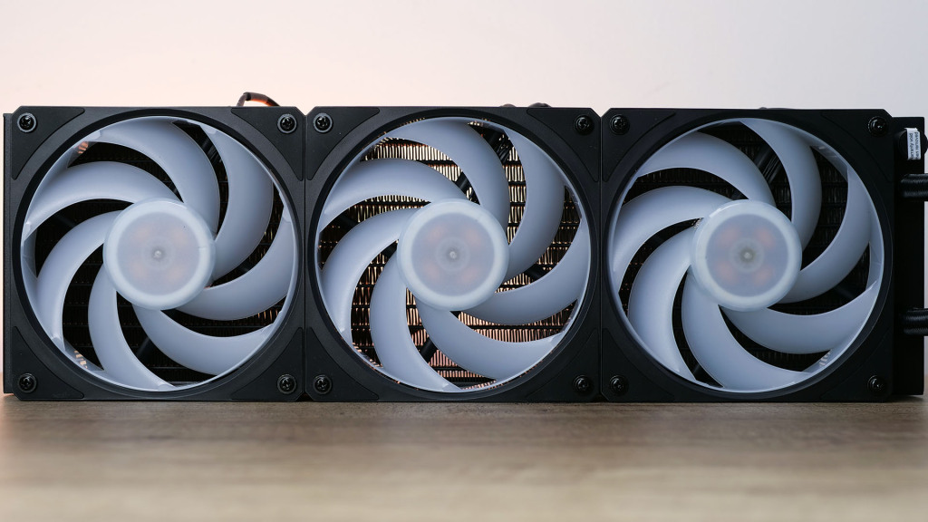 Test MasterLiquid 360 Ion Mobius 120P ARGB fans 01