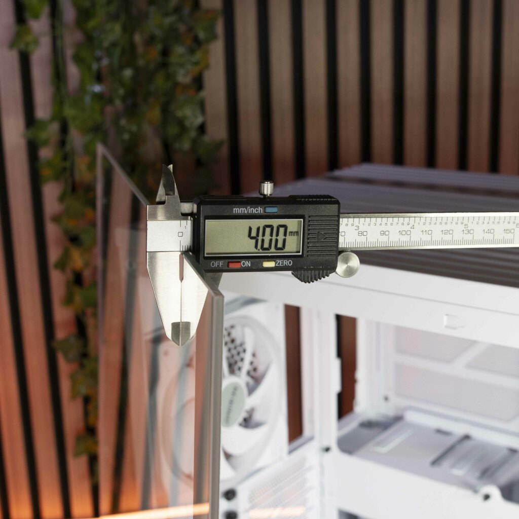 be quiet! Light Base 900 FX épaisseur verre trempé