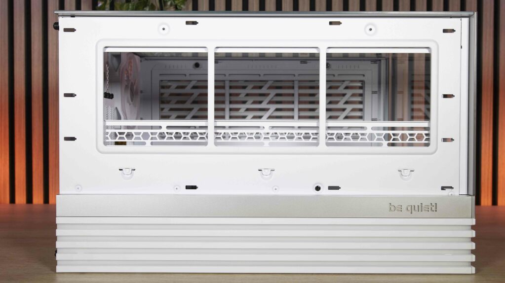 be quiet! Light Base 900 FX paroi inférieure emplacement ventilateurs