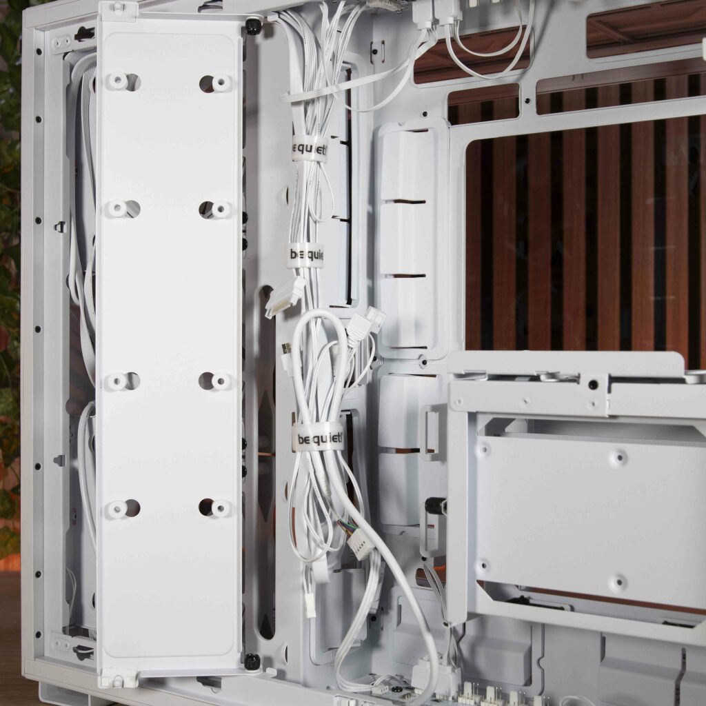 be quiet! Light Base 900 FX passe câbles