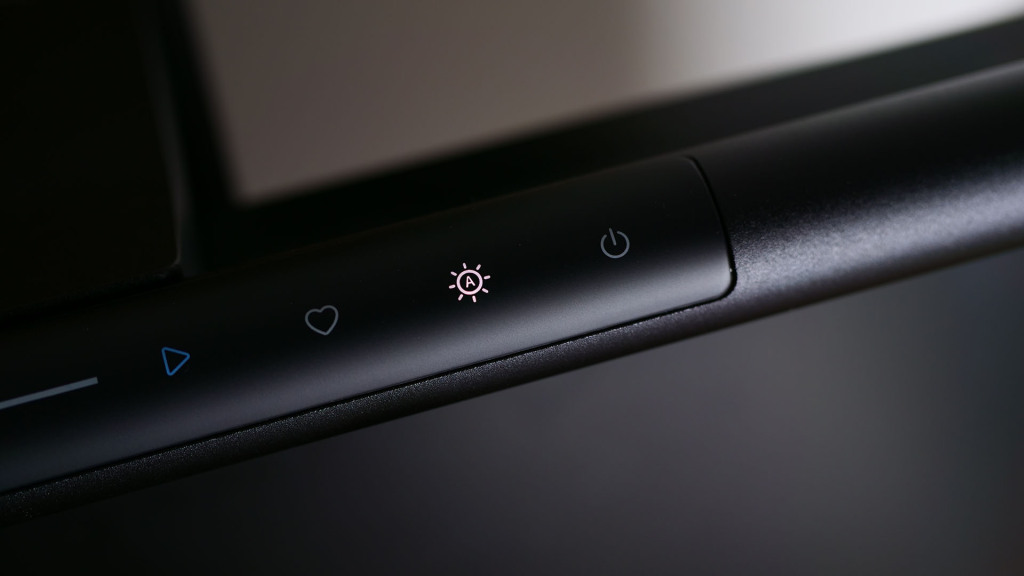 À la Découverte de la BenQ ScreenBar Pro : Un Eclairage de Bureau Innovant 8 benq screenbar pro auto