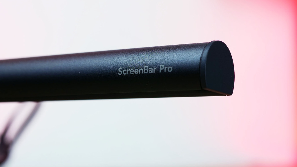À la Découverte de la BenQ ScreenBar Pro : Un Eclairage de Bureau Innovant 11 benq screenbar pro coque