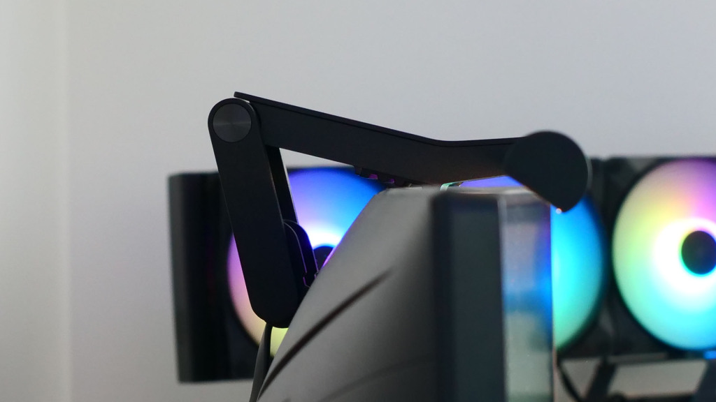 À la Découverte de la BenQ ScreenBar Pro : Un Eclairage de Bureau Innovant 24 benq screenbar pro ecran incurvé