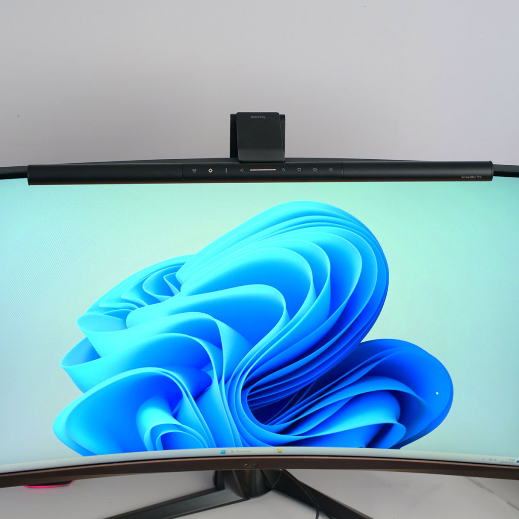 À la Découverte de la BenQ ScreenBar Pro : Un Eclairage de Bureau Innovant 25 benq screenbar pro test