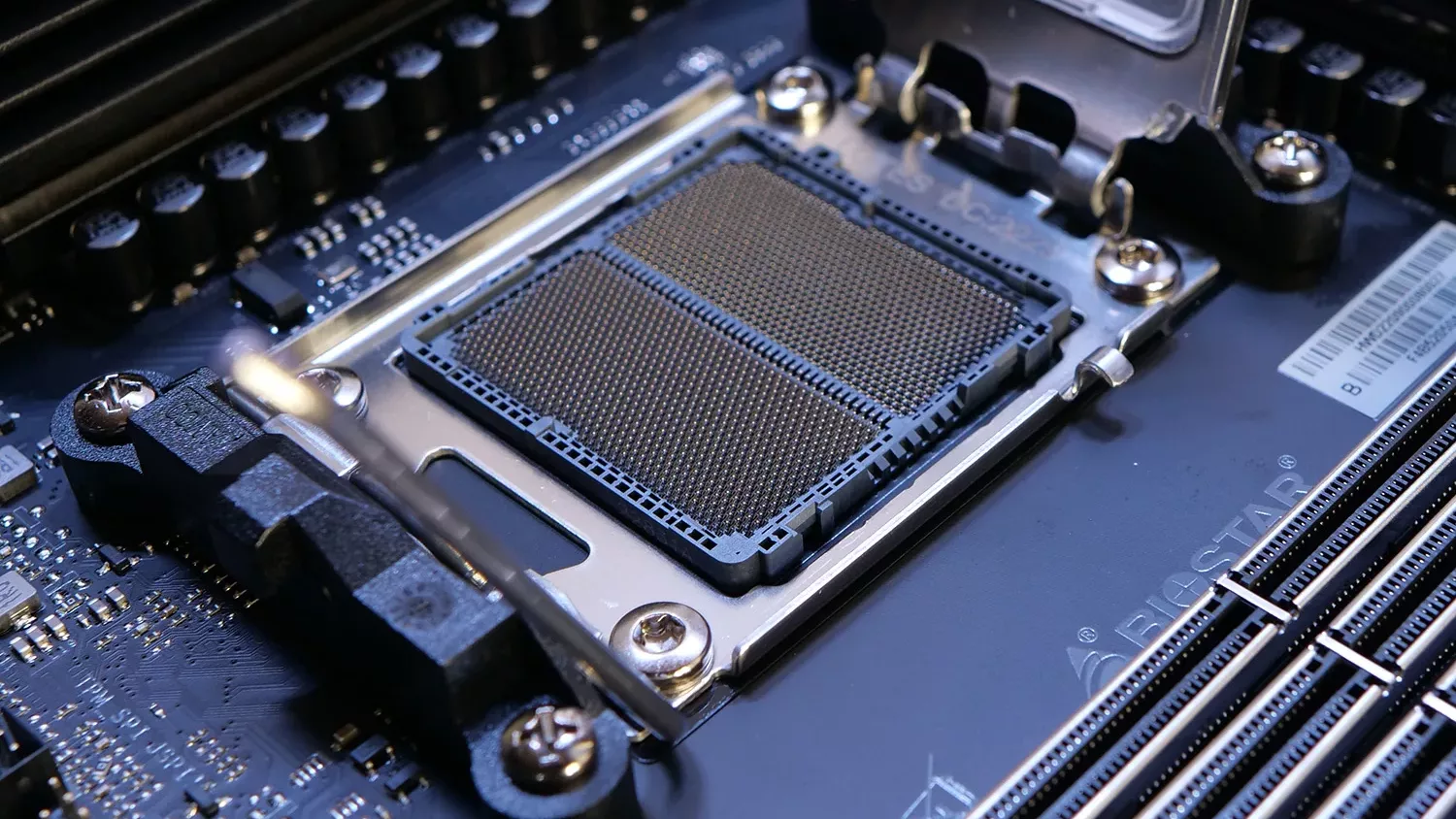Comparatif des chipsets AMD X870, X670 B850 et B650 : lequel choisir pour les processeurs Ryzen 9000 ? 16 biostar x 670 e valkyrie socket