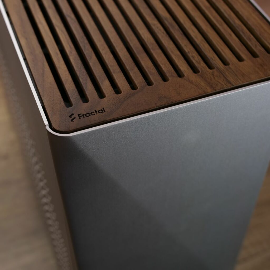 fractal era 2 ext top wood logo