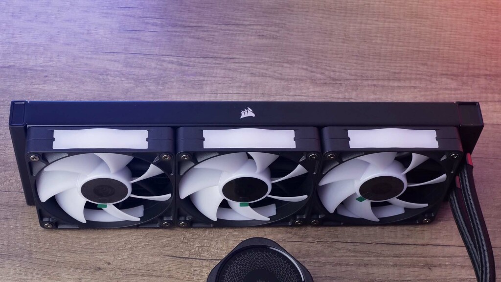 icue link titan 360 rx rgb radiator 01