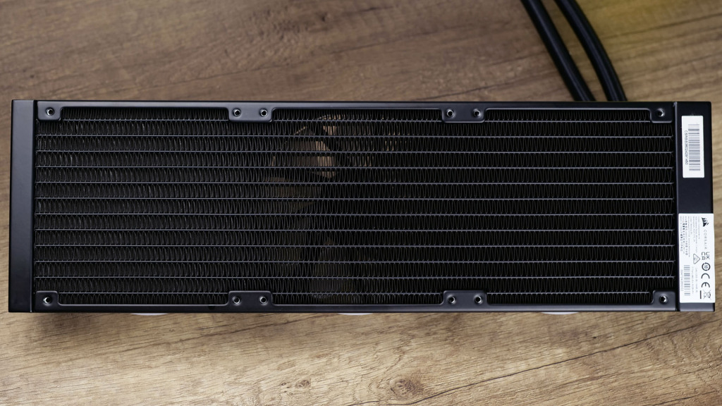 icue link titan 360 rx rgb radiator 02