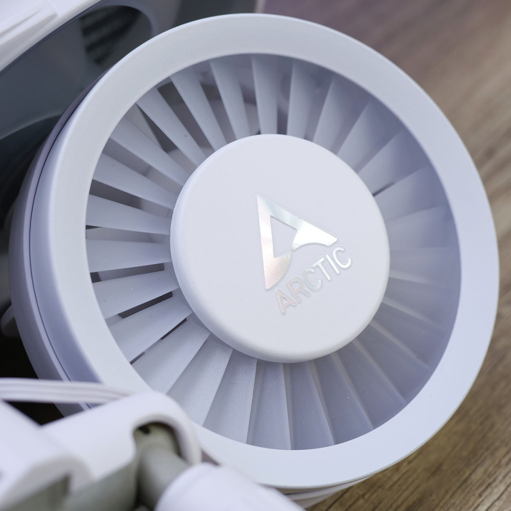 liquid freezer iii 360 a rgb white pump cover