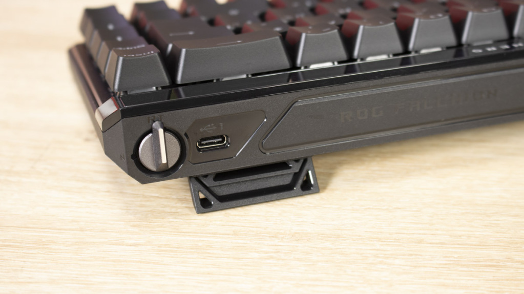 ASUS ROG Falchion ACE HFX arrière droit