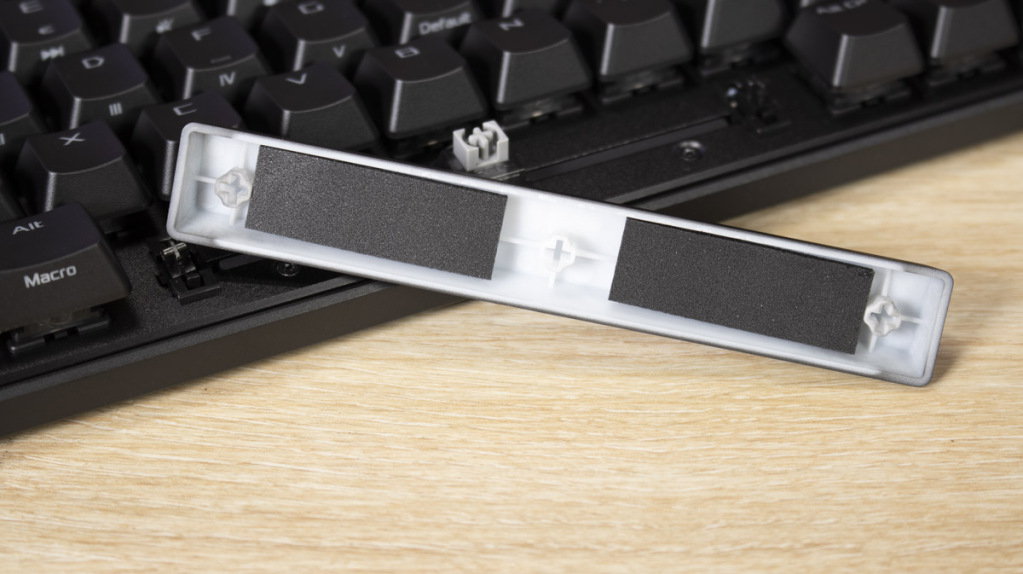 ASUS ROG Falchion ACE HFX barre espace
